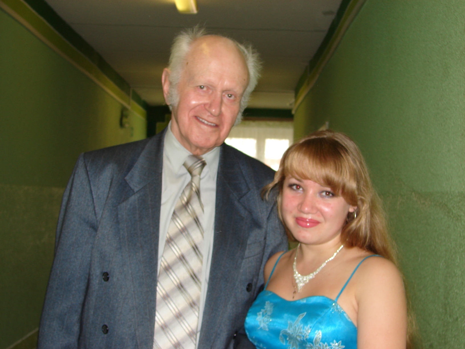 Петропавловский Евгений Евгеньевич, Почетный работник общего образования Российской Федерации, с выпускницей Мариной Филь